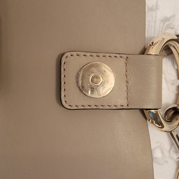 Chloe Faye Shoulder Bag in Motty Grey - Picture 4 of 9